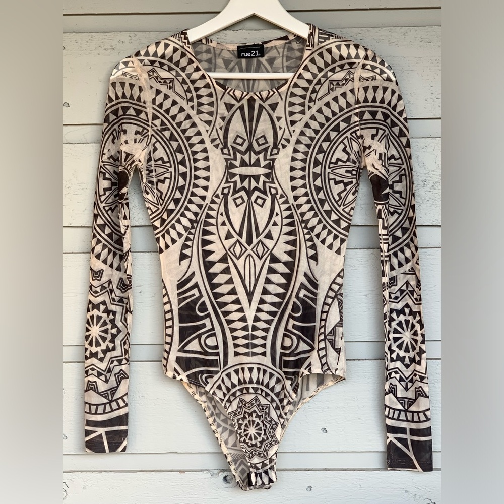 RUE21 BODY SUIT SEMI SHEER BLACK/IVORY SCOOP NECK/LONG SLEEVE/PERFECT LAYER LOOK